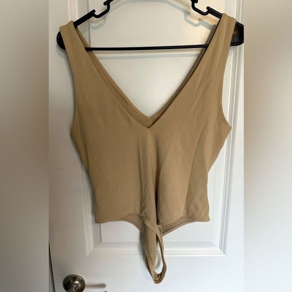 Aritizia Babaton Contour V-Neck Bodysuit Tan Large - Picture 2 of 6